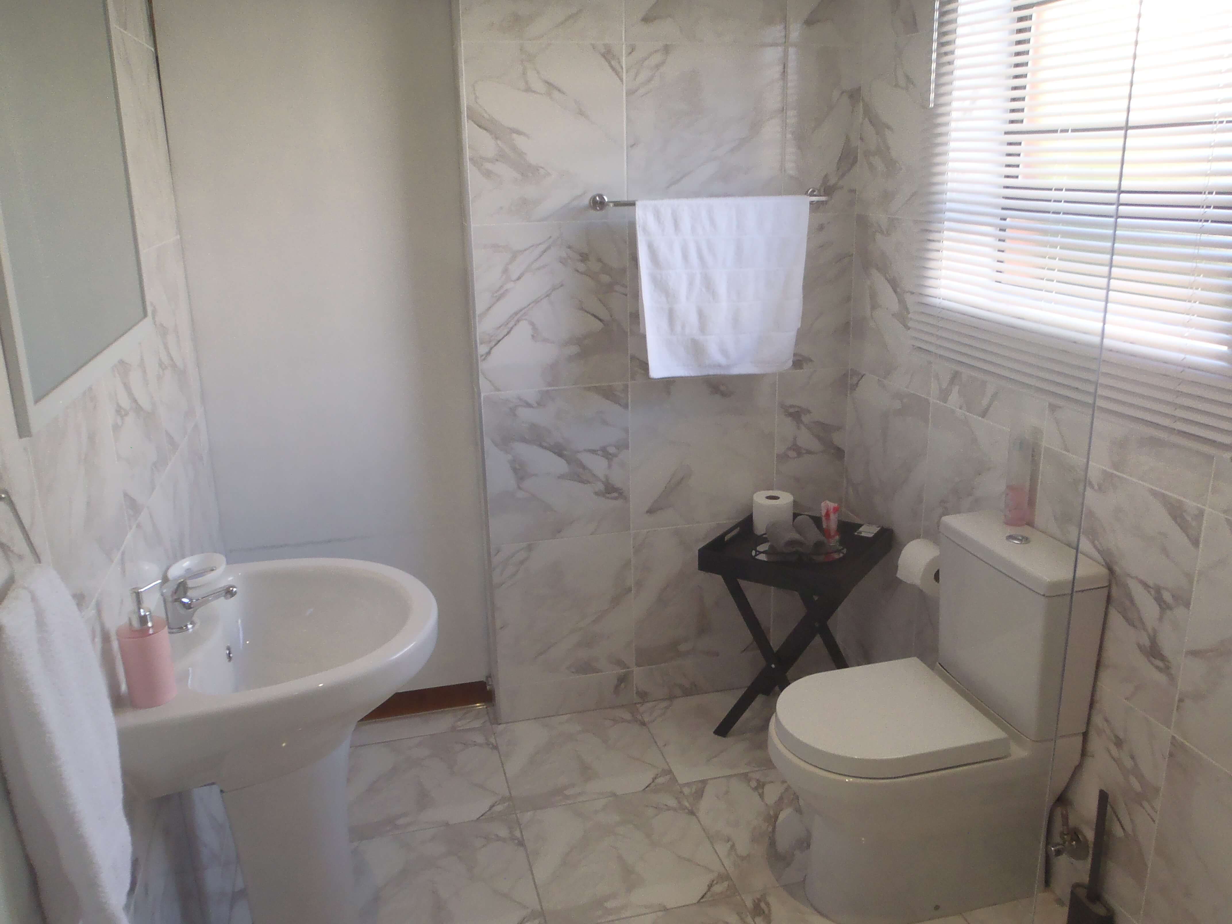 business_suite_bathroom